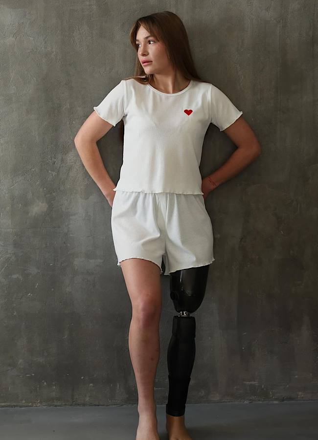 Важкопоранена військова Незламна Руся стала обличчям українського бренду (фото)