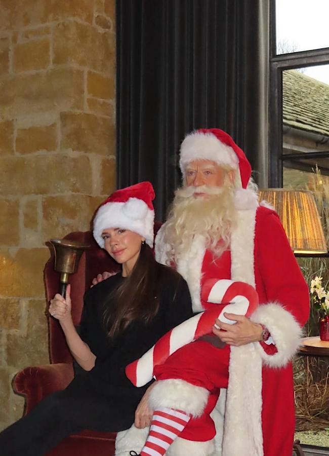 Вікторія Бекхем показала, як святкує Різдво у родинному колі (фото)