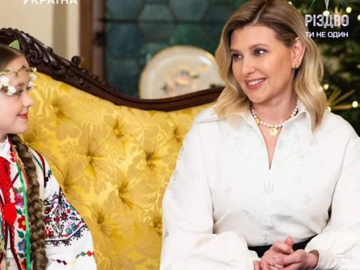 Олена Зеленська у ніжному вбранні привітала українців з Різдвом