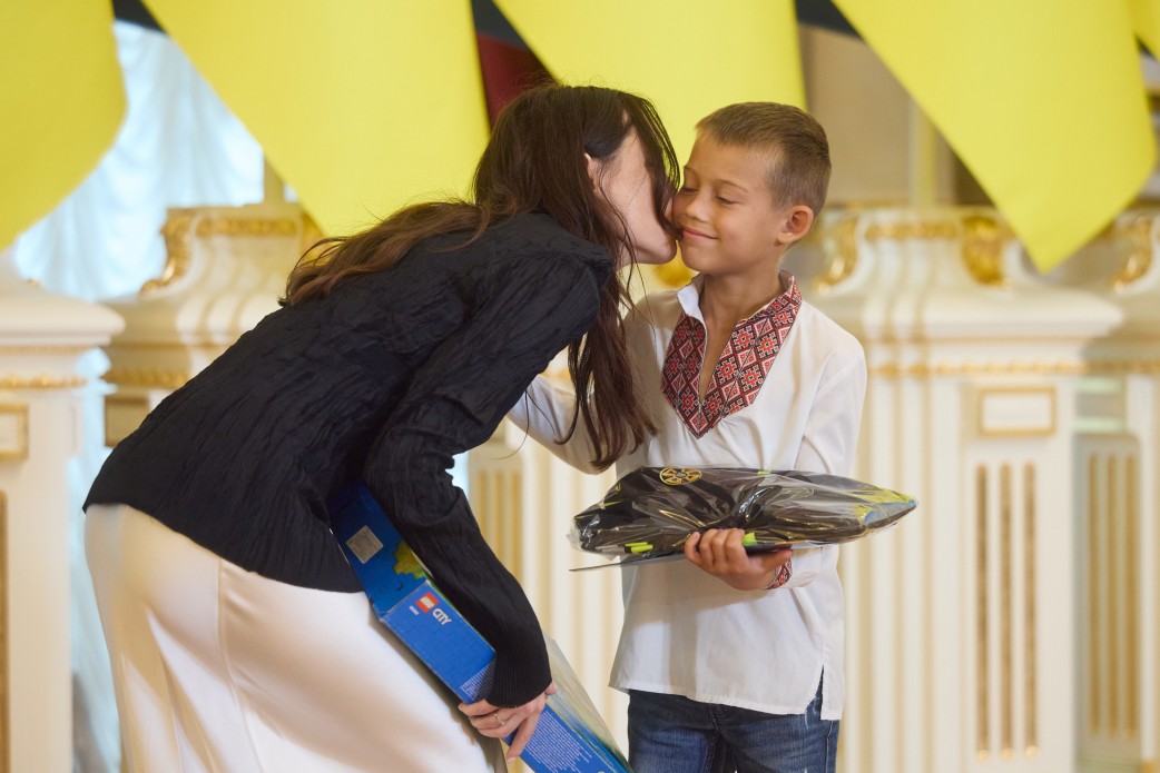В Мариинском дворце наградили детей-спасателей, которые приближают победу: подвиги юных героев