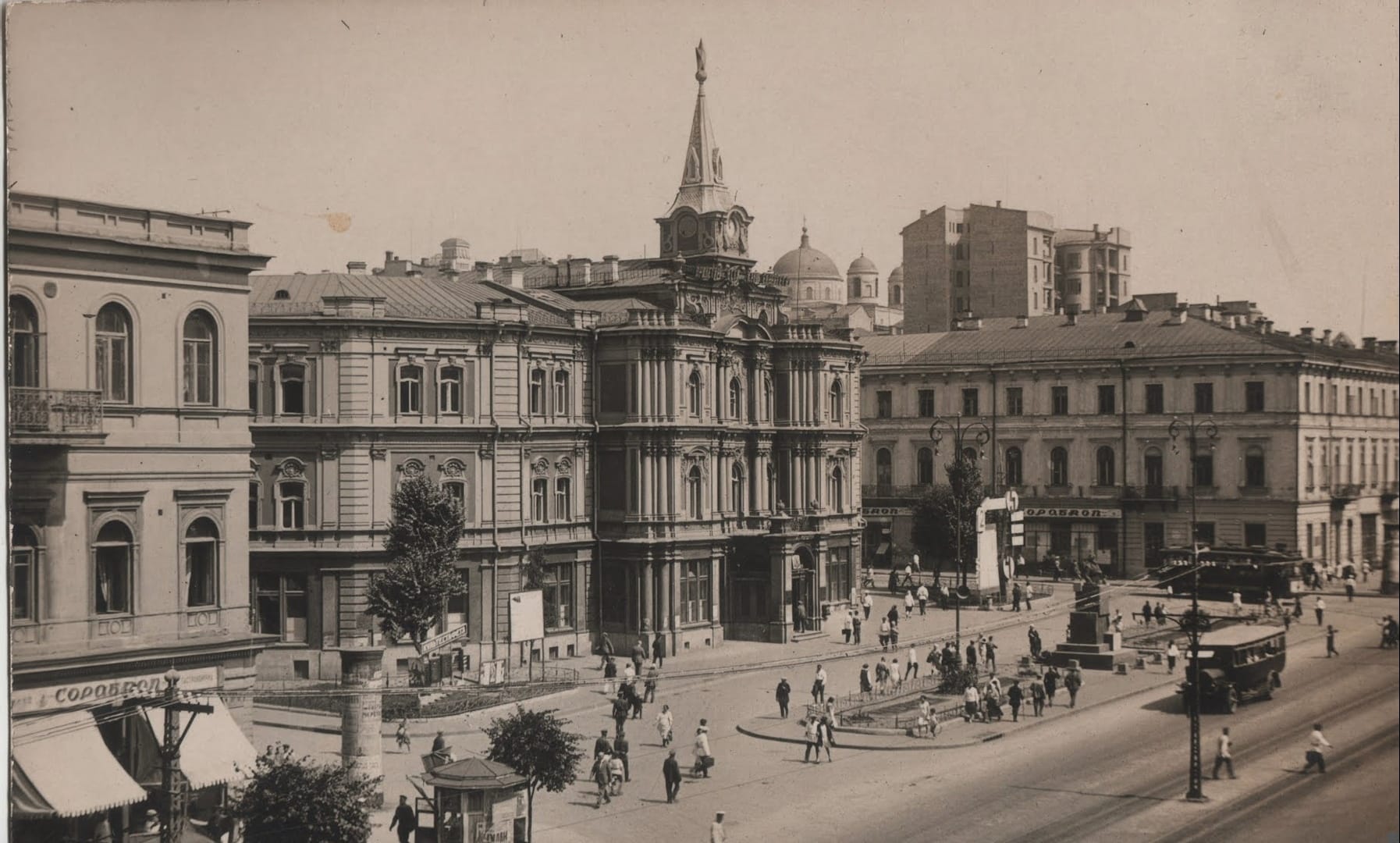 Назавжди втрачена архітектура. Дивіться, як виглядав Хрещатик до того, як його підірвали "совєти"