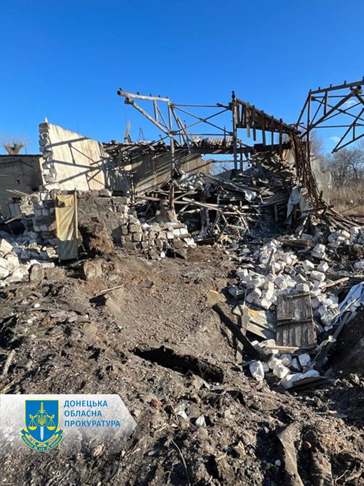 Россияне нанесли авиаудар по предприятию в Торецке: ранены четыре женщины