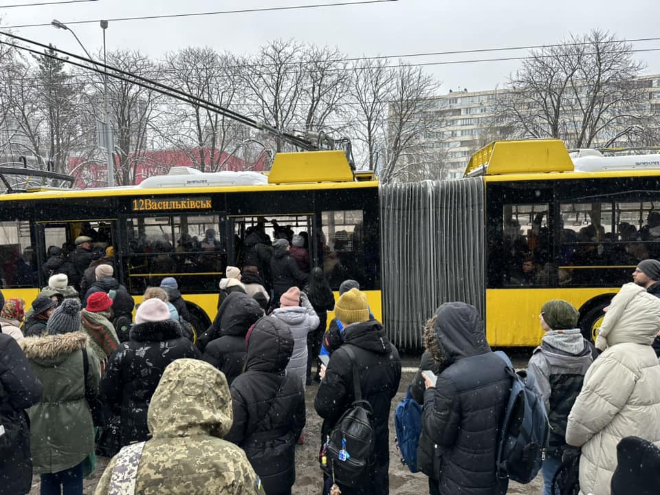 В Киеве метро уже закрыли: на Лыбедской - транспортный коллапс (фото)