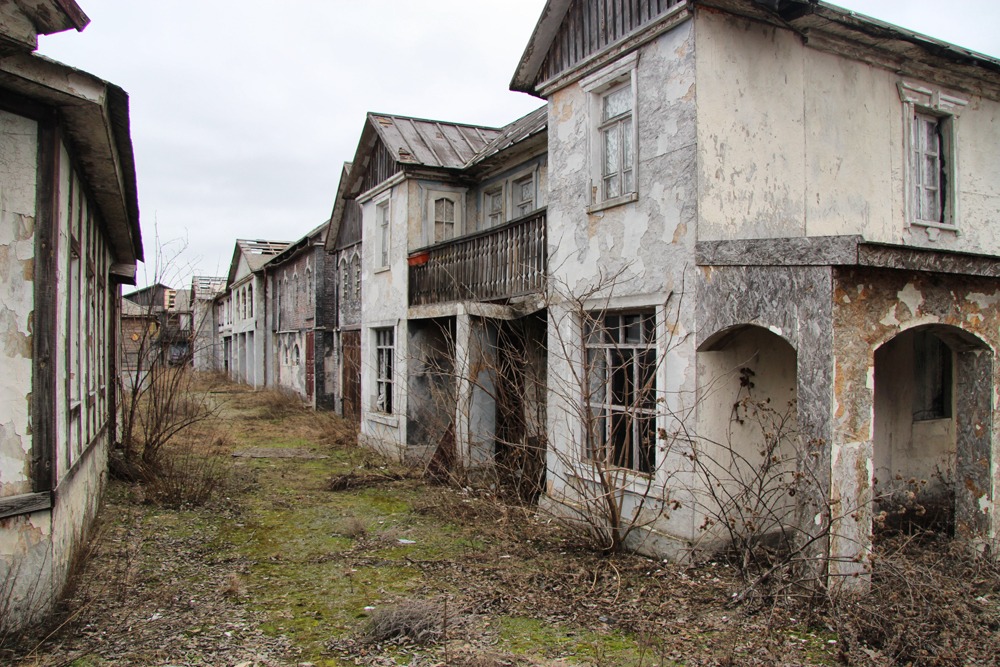 Ніби із книги Стівена Кінга. У мережі показали покинуту кіностудію під Києвом: фото
