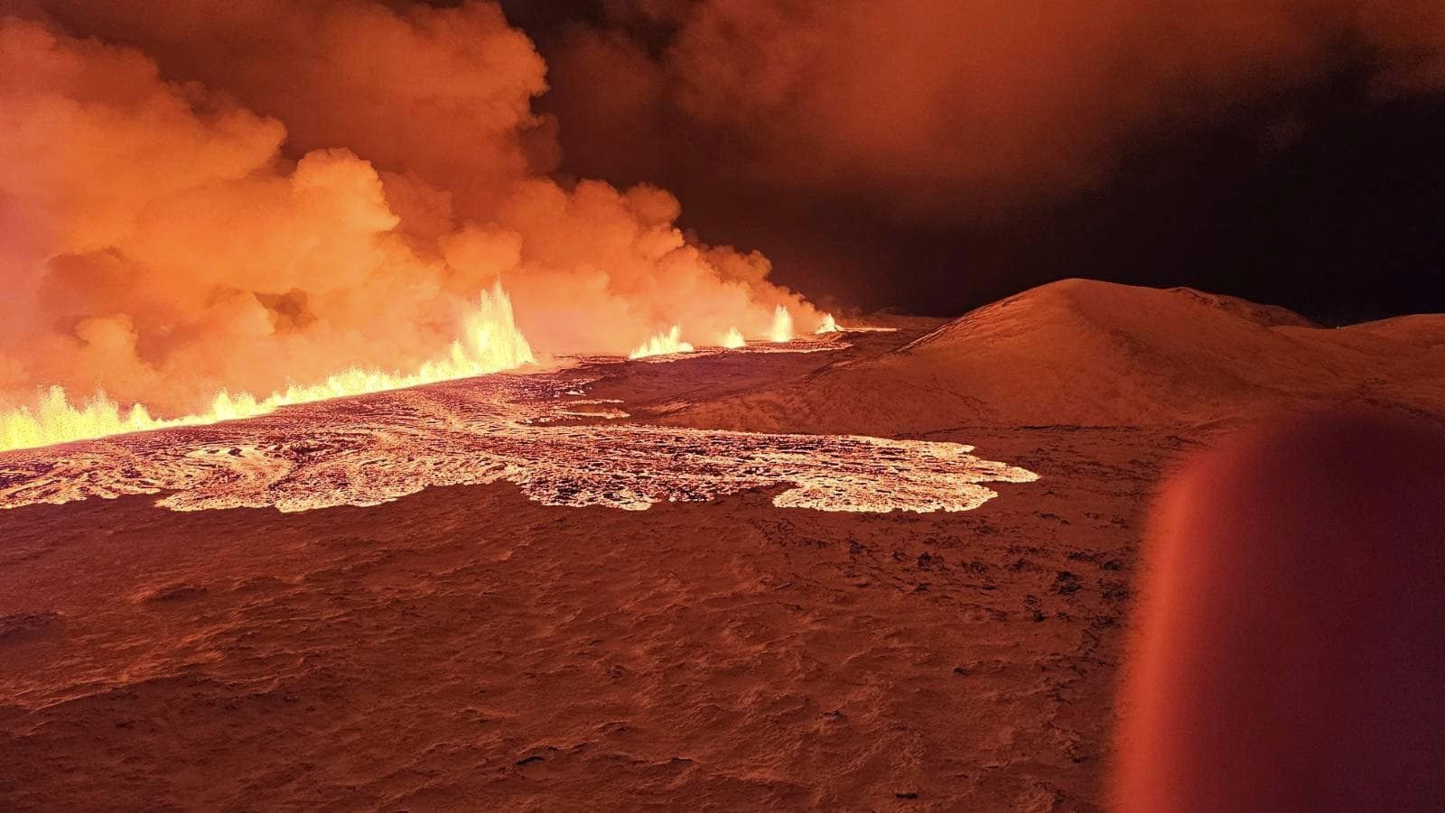 Volcanic eruption in Iceland - Eerie photos and videos | RBC-Ukraine