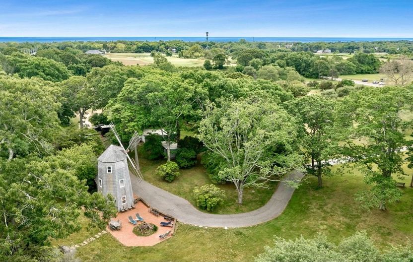 Дом, где жила Мэрилин Монро с любовником, не могут продать уже десять лет. Смотрите, что с ним не так