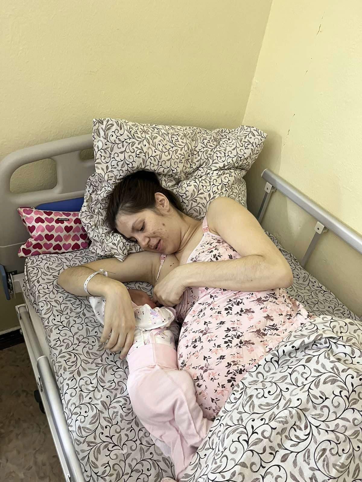 Много девочек! Сколько детей родилось в Киеве в первый день 2024 года (фото)