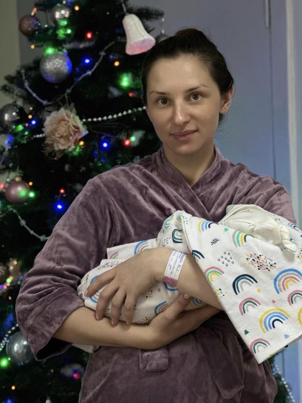 Много девочек! Сколько детей родилось в Киеве в первый день 2024 года (фото)