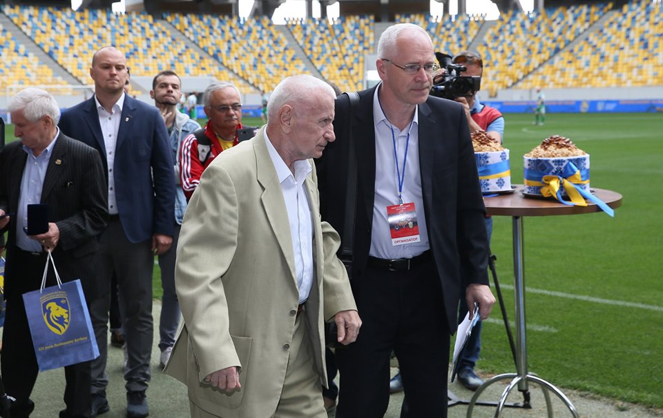 Умер известный футболист. Он - лучший голеадор в истории легендарного клуба