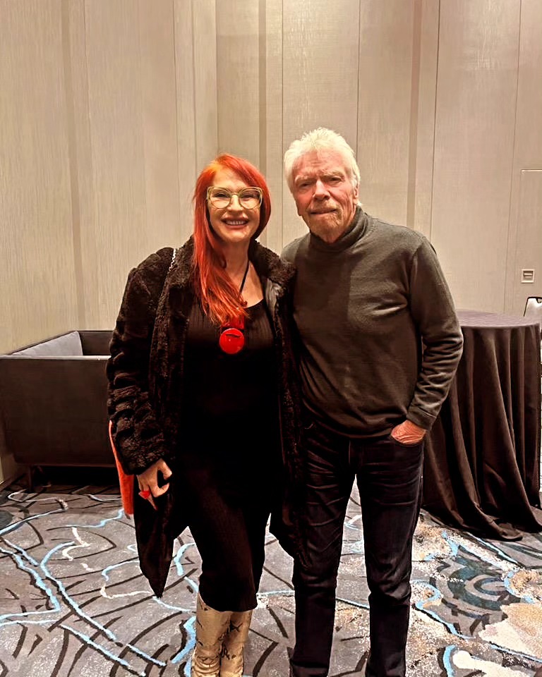 Украинка первой полетит в космос с Virgin Galactic: что о ней известно (фото)