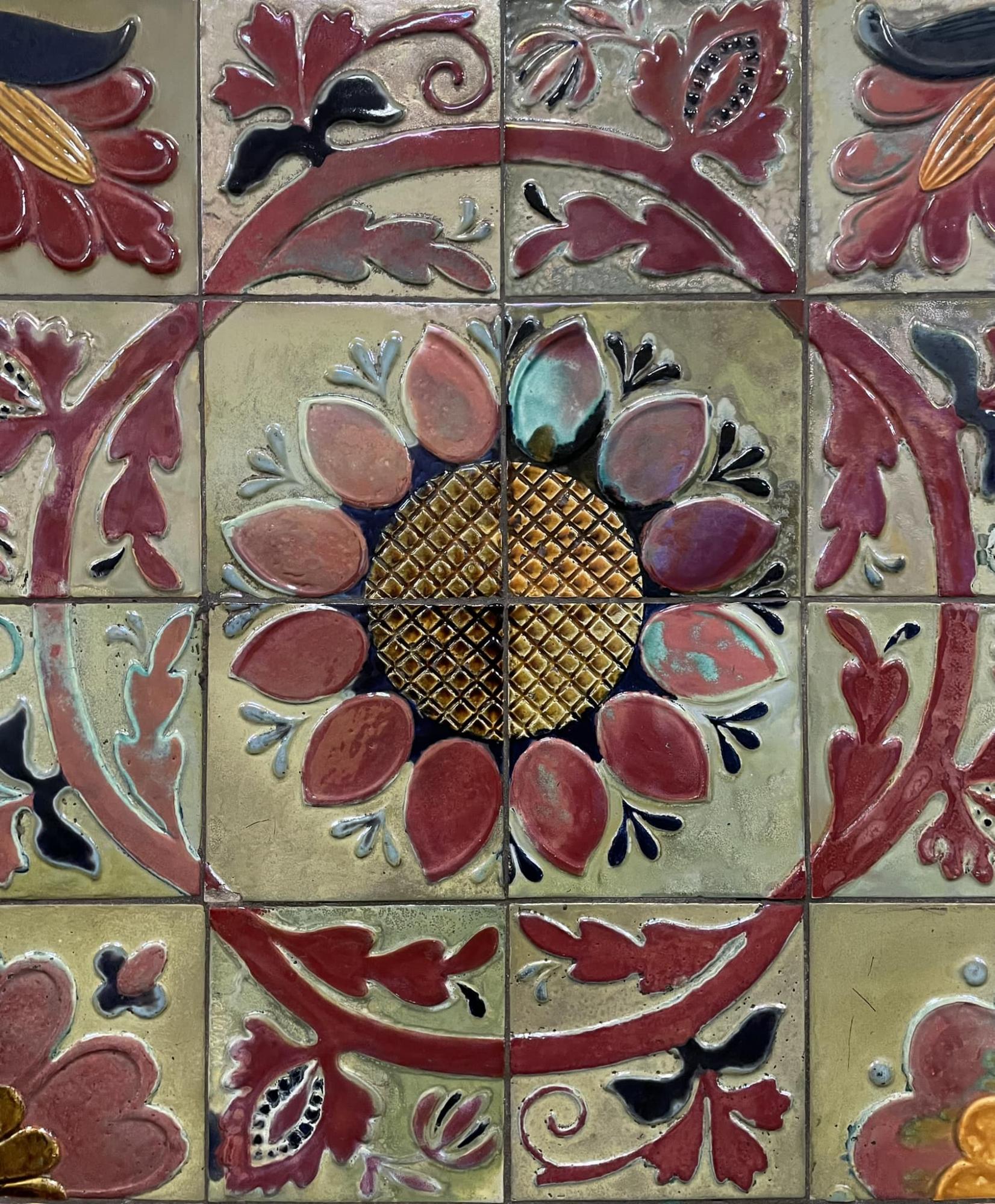 Пішла з життя художниця, яка створила панно на станції метро Хрещатик