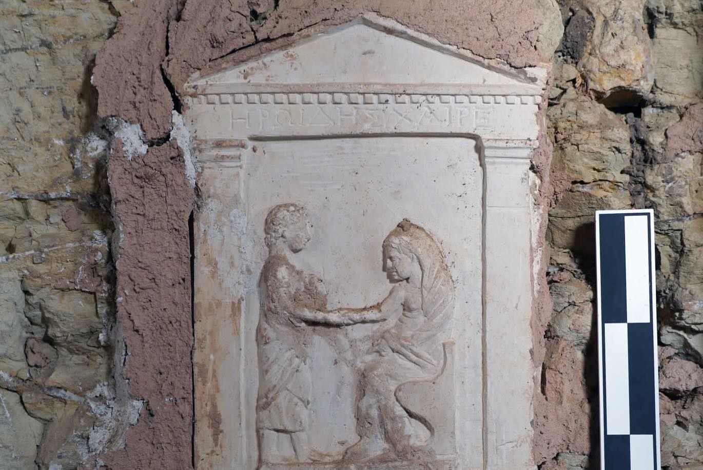 Погребальные маски, амулеты и статуи богов: археолог показал новые находки в Египте (фото)