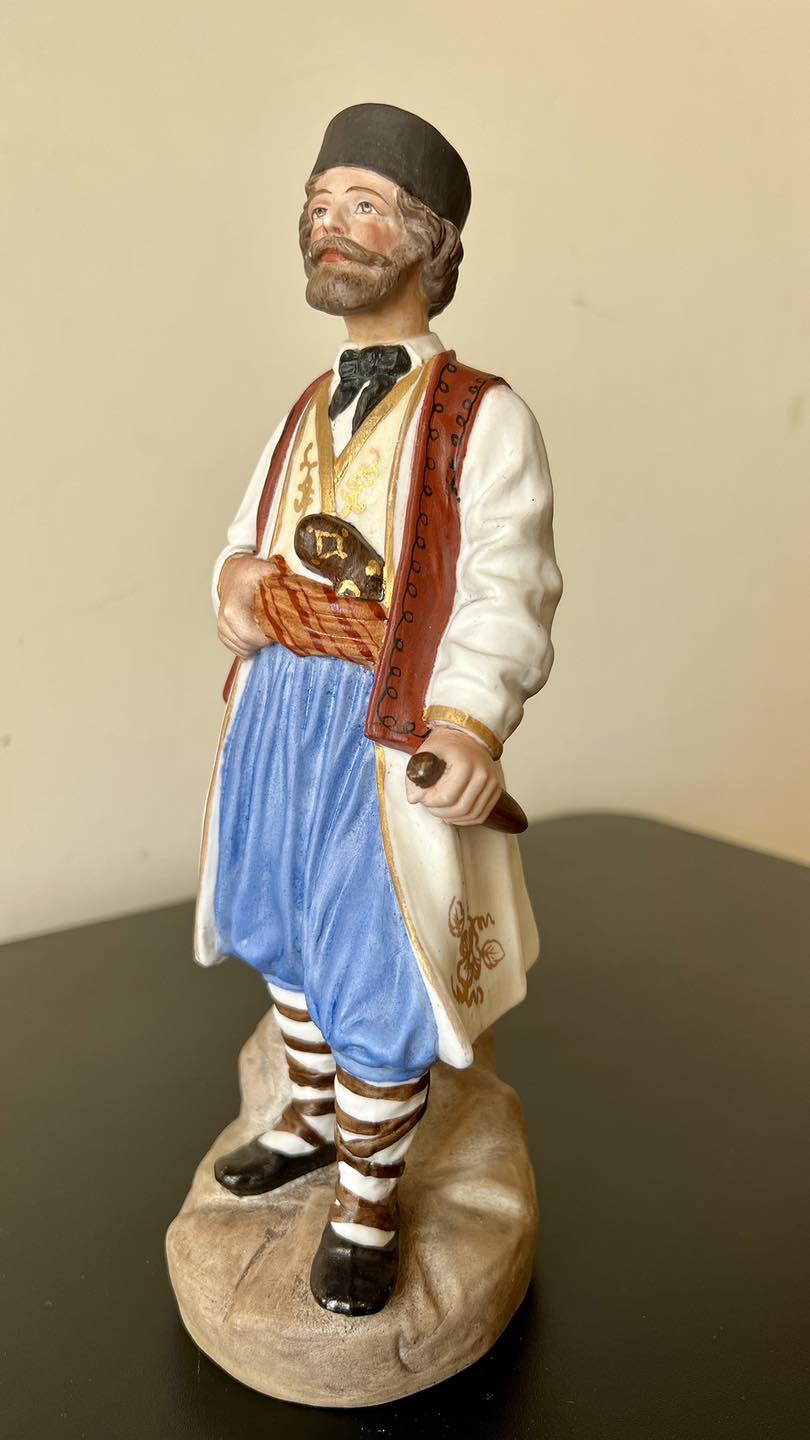 З України намагалися вивезти рідкісні порцелянові реліквії XIX століття (фото)