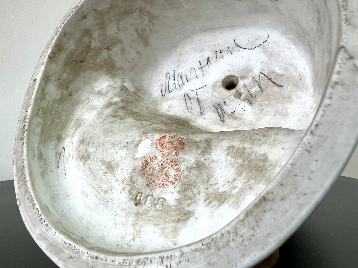 З України намагалися вивезти рідкісні порцелянові реліквії XIX століття (фото)