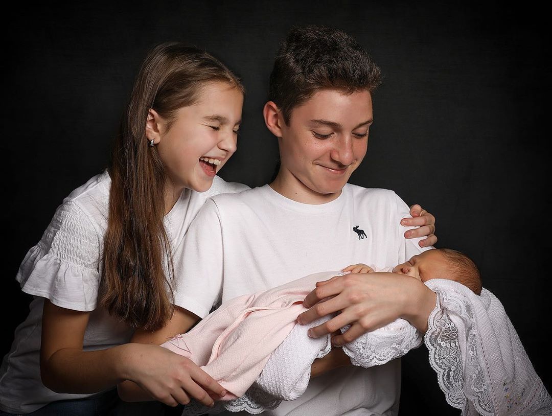 Лилия Подкопаева умилила новым фото с мужем и детьми в стильных вышиванках