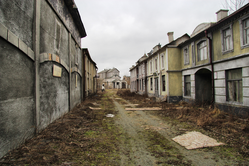 Ніби із книги Стівена Кінга. У мережі показали покинуту кіностудію під Києвом: фото