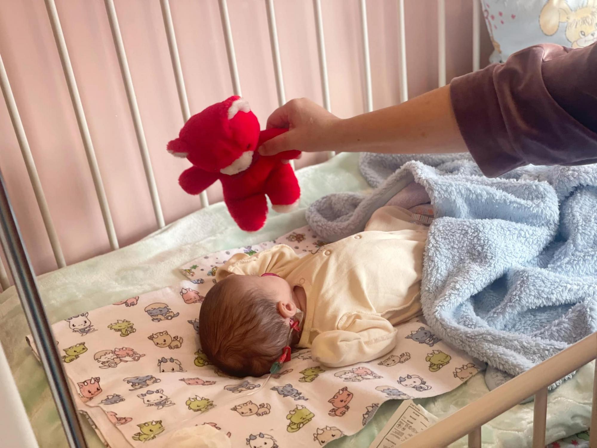 Не могла дихати та була на ШВЛ: у Львові в дівчинки на язиці виявили небезпечну кісту