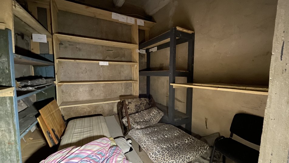 Электрические кабели и противогазы: появились новые фото из пыточной камеры оккупантов в Изюме