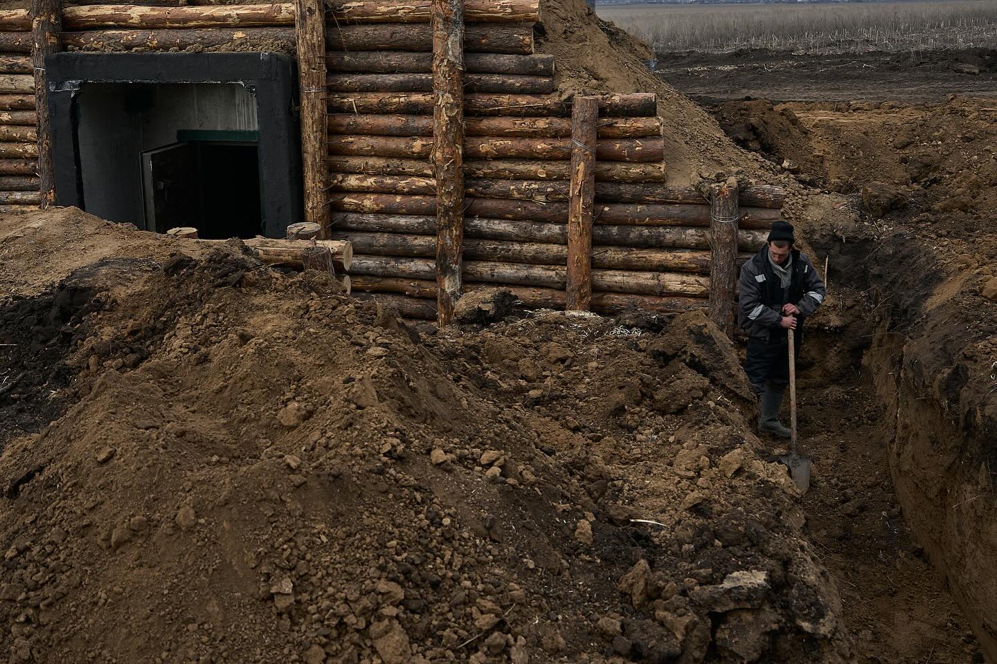 Дивіться, як будують фортифікаційні споруди на лінії оборони у Харківській та Сумській областях (фото)