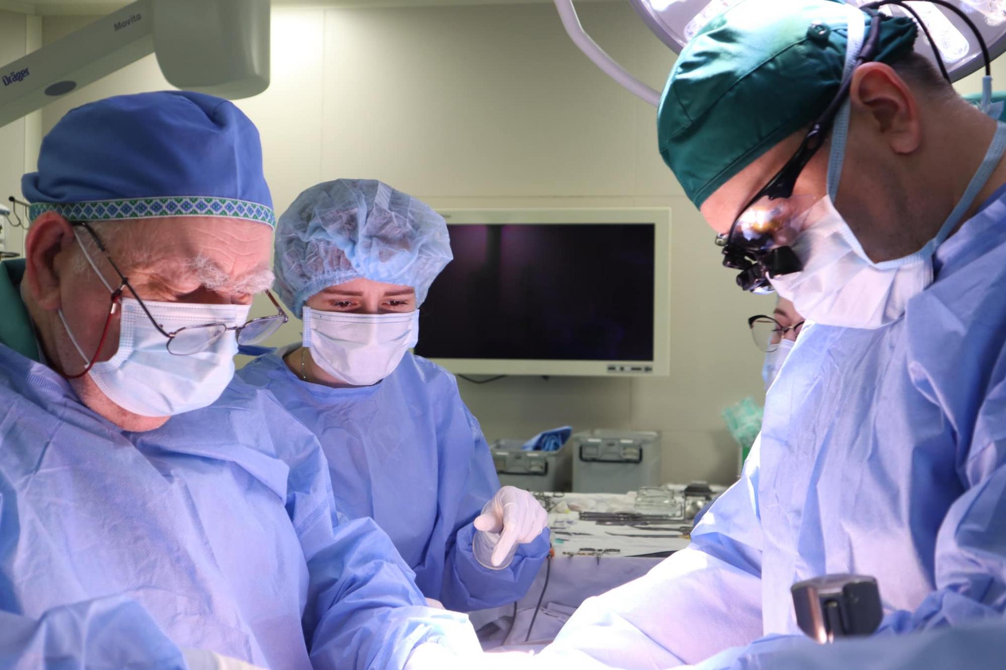 16 років не могли знайти причину болю: у Києві врятували дівчину з вродженою вадою