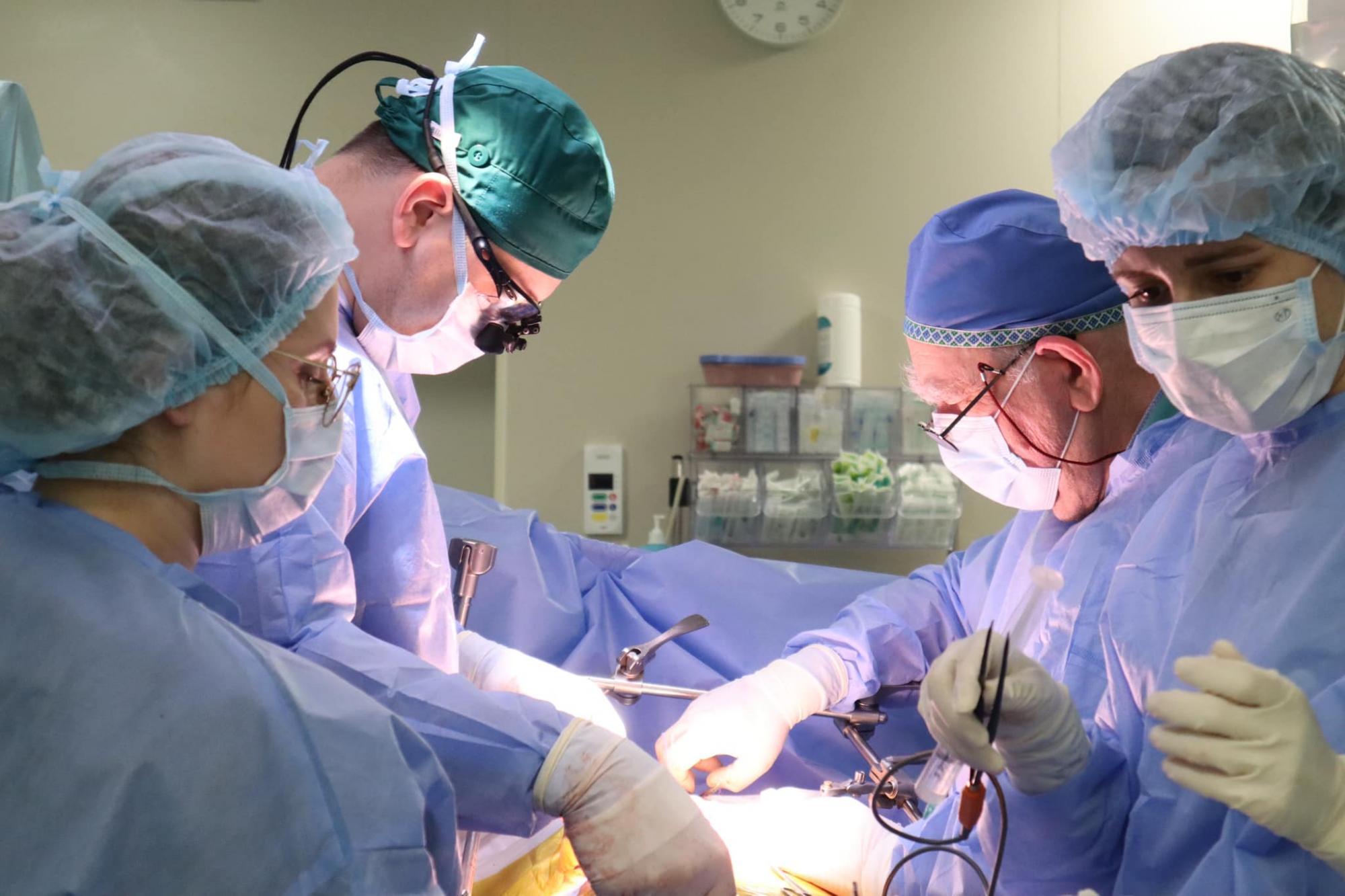 16 років не могли знайти причину болю: у Києві врятували дівчину з вродженою вадою