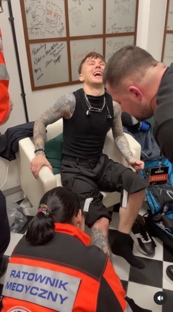 Артем Пивоваров получил травму во время концерта в Польше: что произошло с артистом