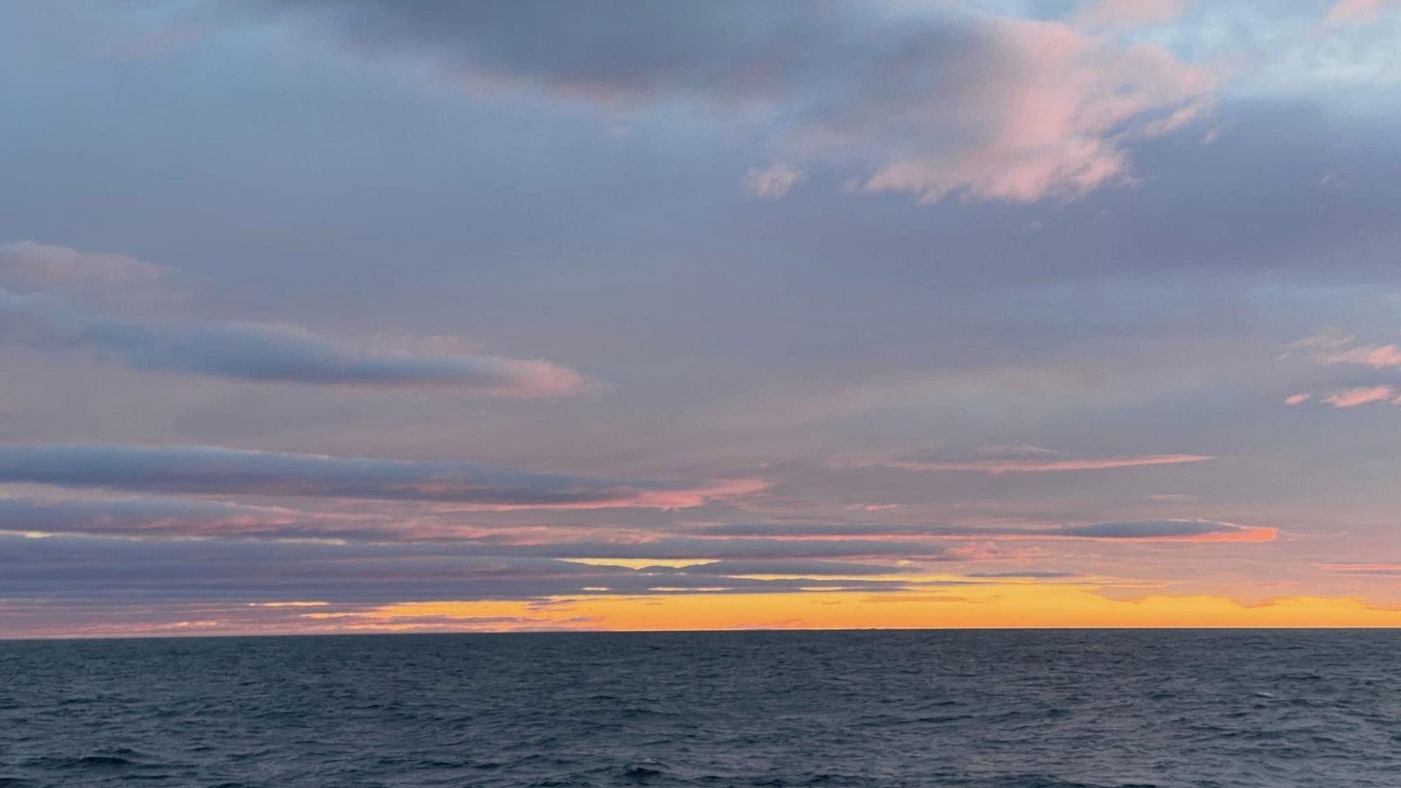 Полярники вразили кадрами заходу сонця на Атлантичному морі: унікальні фото