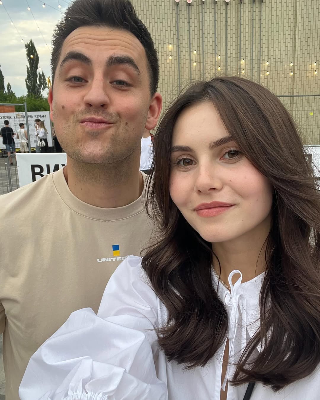 Звезда "Лиги смеха" объявил о помолвке с возлюбленной