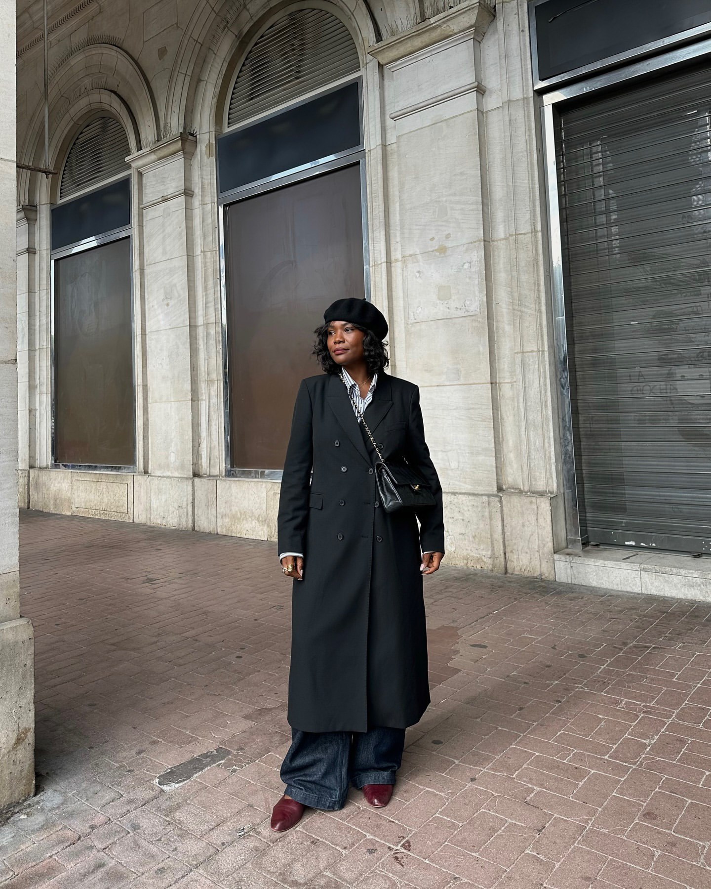 Базовый гардероб на осень: 5 стильных образов с джинсами, которые выделят вас из толпы