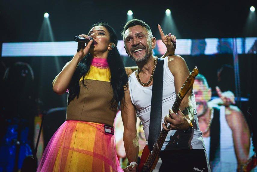 Шнуров приехал в "ЛНР" и сфотографировался с "поваром Путина": зачем он это сделал