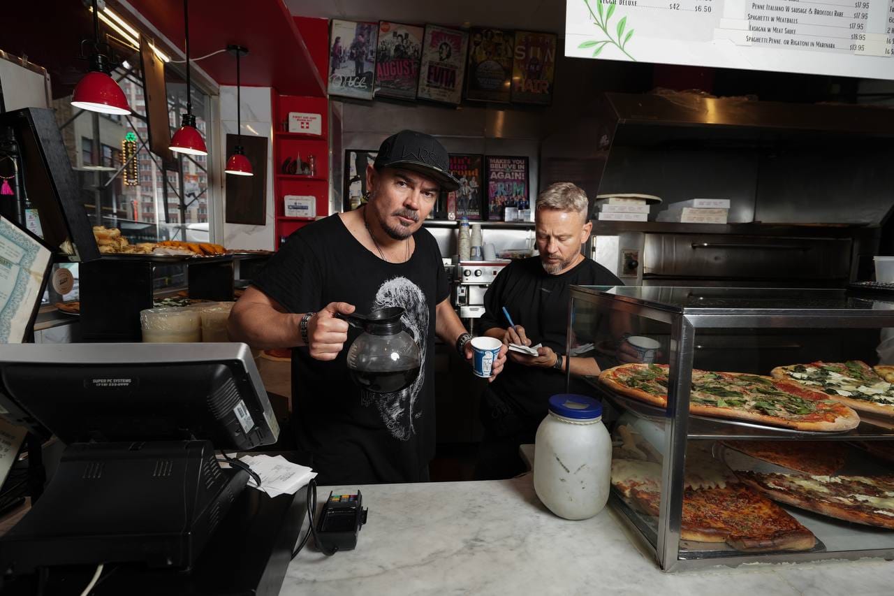 Известный артист признался, сколько денег тратит во время войны: "Я никогда не считал"