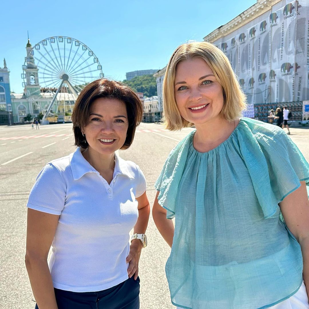 Відома ведуча вперше за довгий час повернулася до України: як вона виглядає зараз (фото)