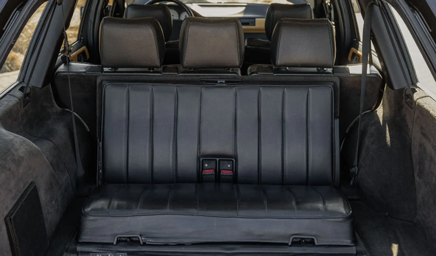 Єдиний екземпляр: на продаж виставили унікальний Mercedes-Benz 80-х (фото)