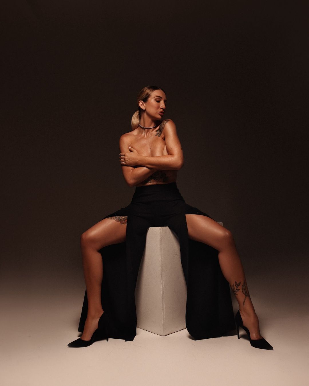 Вагітна блогерка Пренткович поділилася сміливими фото: "Гаряча мама"