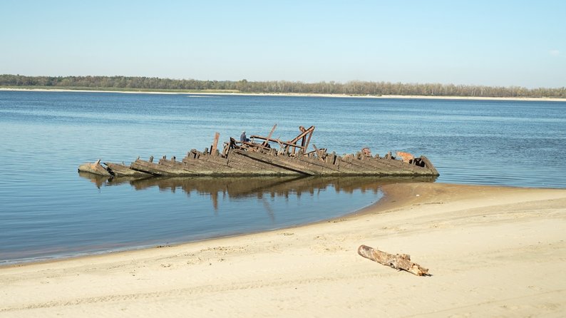 На дне Днепра возле Запорожья нашли древнее затонувшее судно: что о нем известно