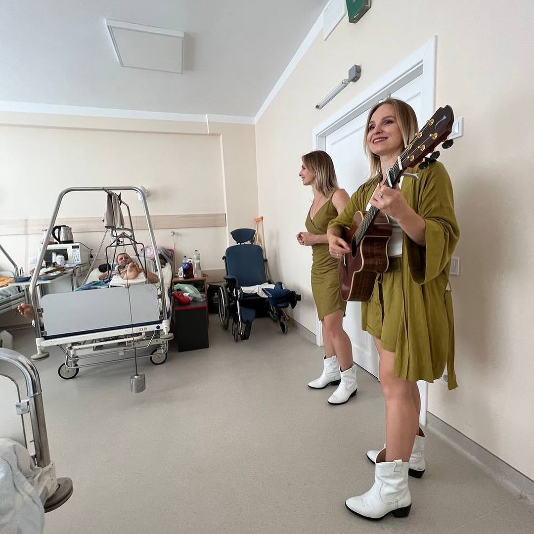 Вопрос о Крыме едва не стоил им карьеры: что стало с сестрами Опанасюк из дуэта Anna Maria