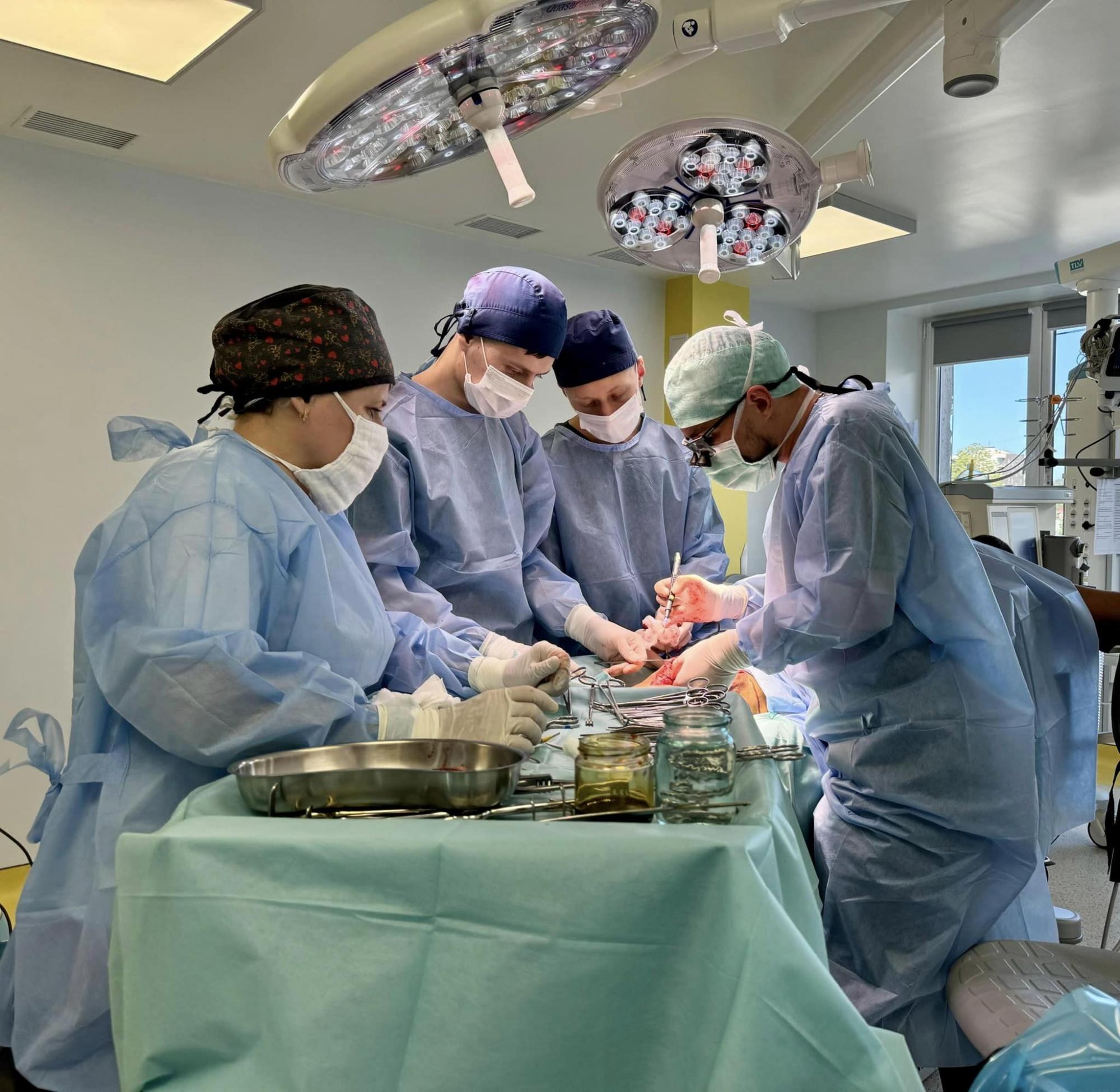 8 років нестерпного болю та 40 операцій: у Львові лікарі врятували жінку від страждань