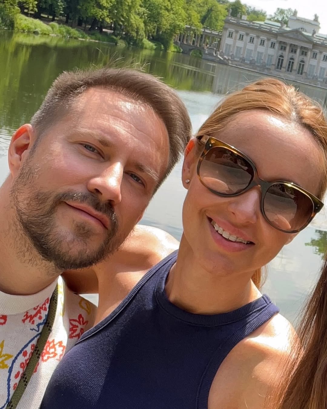 Звезда "Холостяка" рассекретила, сколько килограммов набрала за беременность: фото после родов