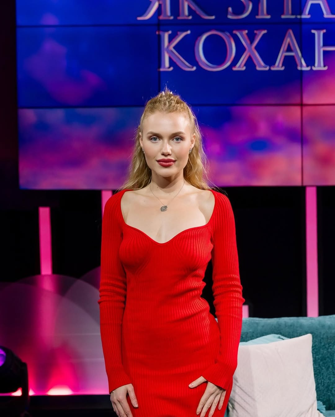 Финалистка "Холостяка" ответила на обвинения, что она скрывает своего отца-депутата