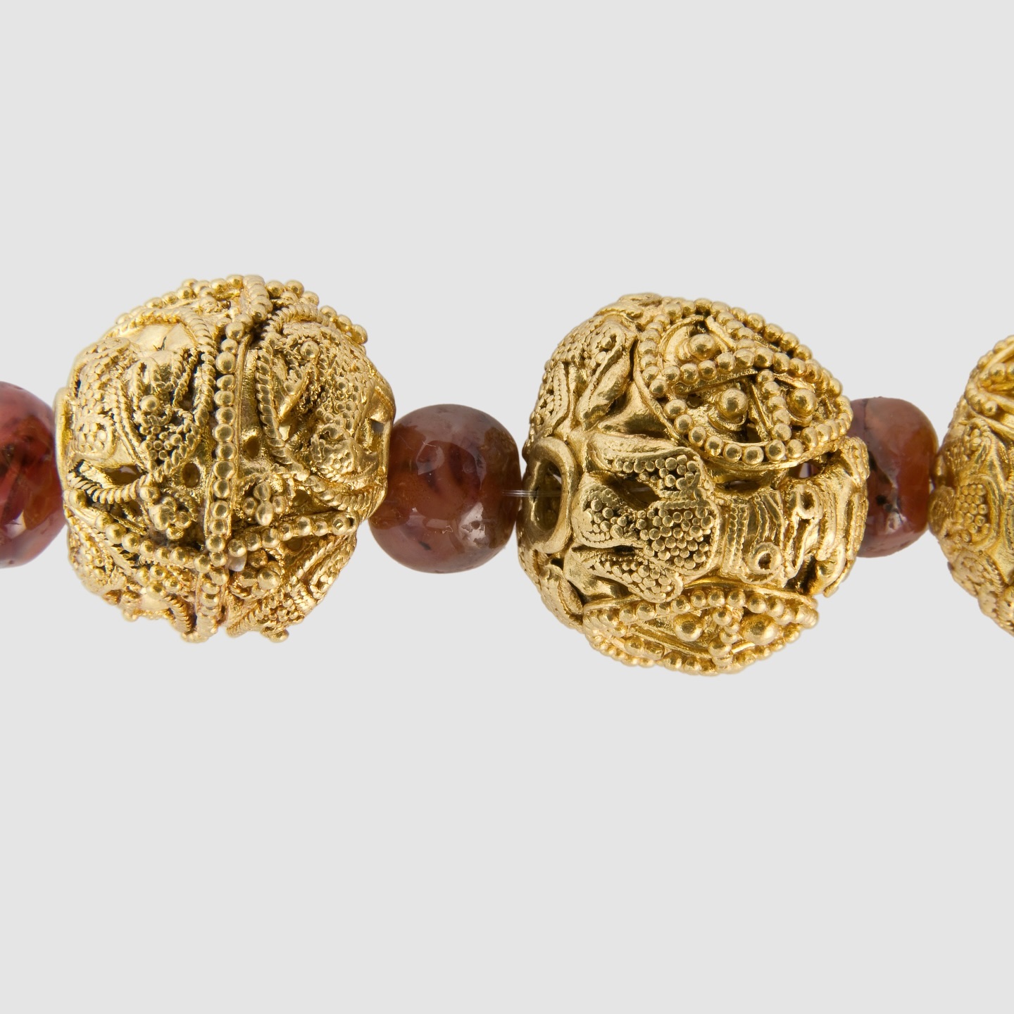 Украинские ученые показали уникальное ожерелье времен Киевской Руси: нет аналогов во всем мире