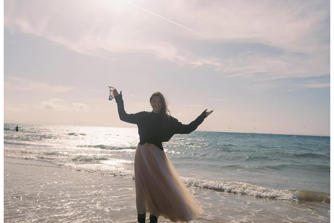 Пышная юбка и свитер: жена Усика показала образ для вечеринки или на каждый день