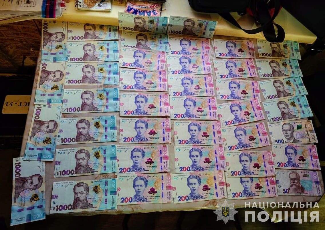 На Дніпропетровщині чоловік "нажився" на матері військового: поліція відкрила справу