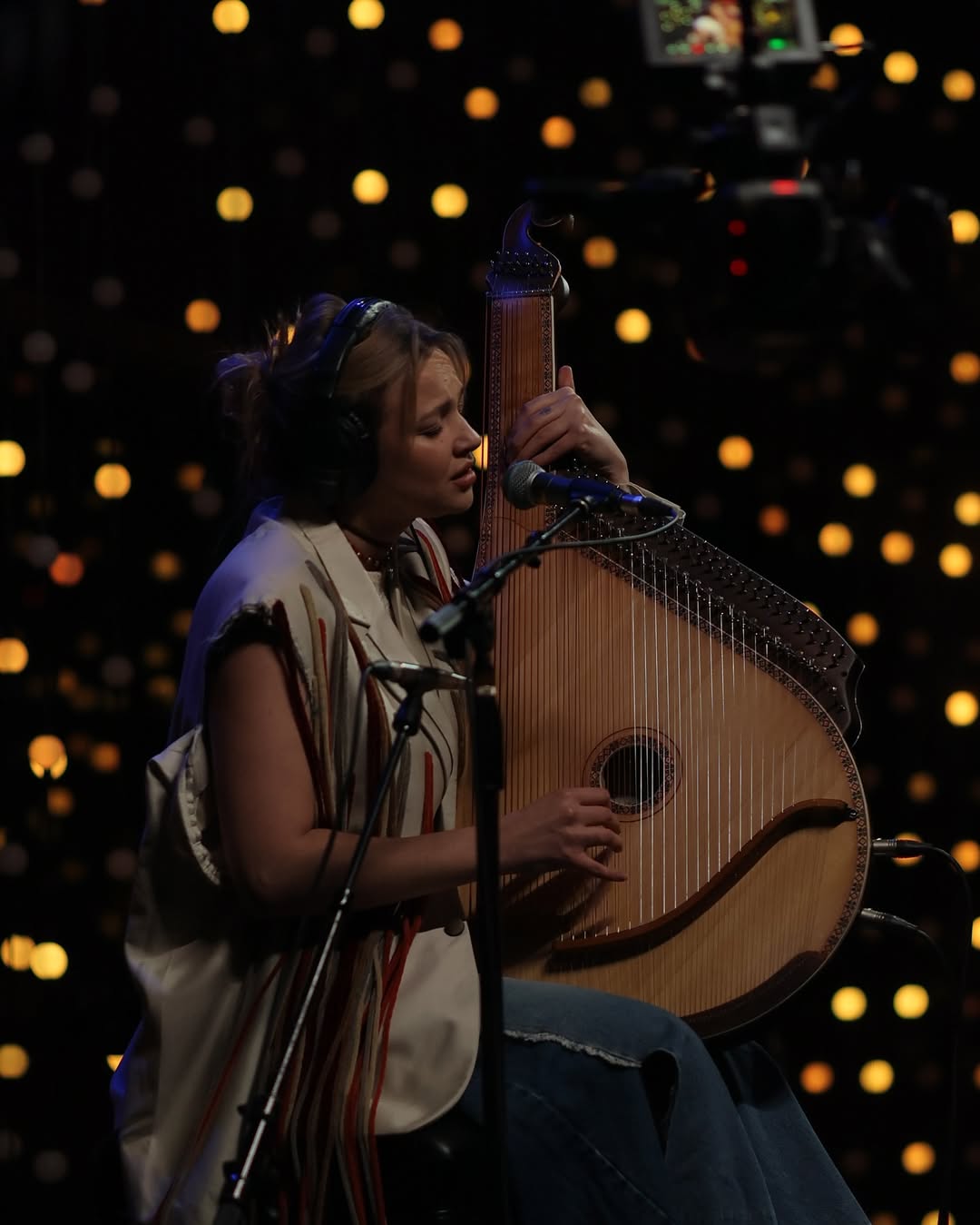 KRUTЬ покорила Америку: певица выступила на легендарной радиостанции