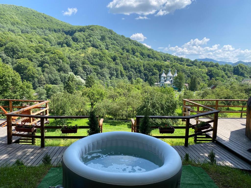 Весенние выходные в Карпатах: топ домов и коттеджей, где можно отдохнуть на природе