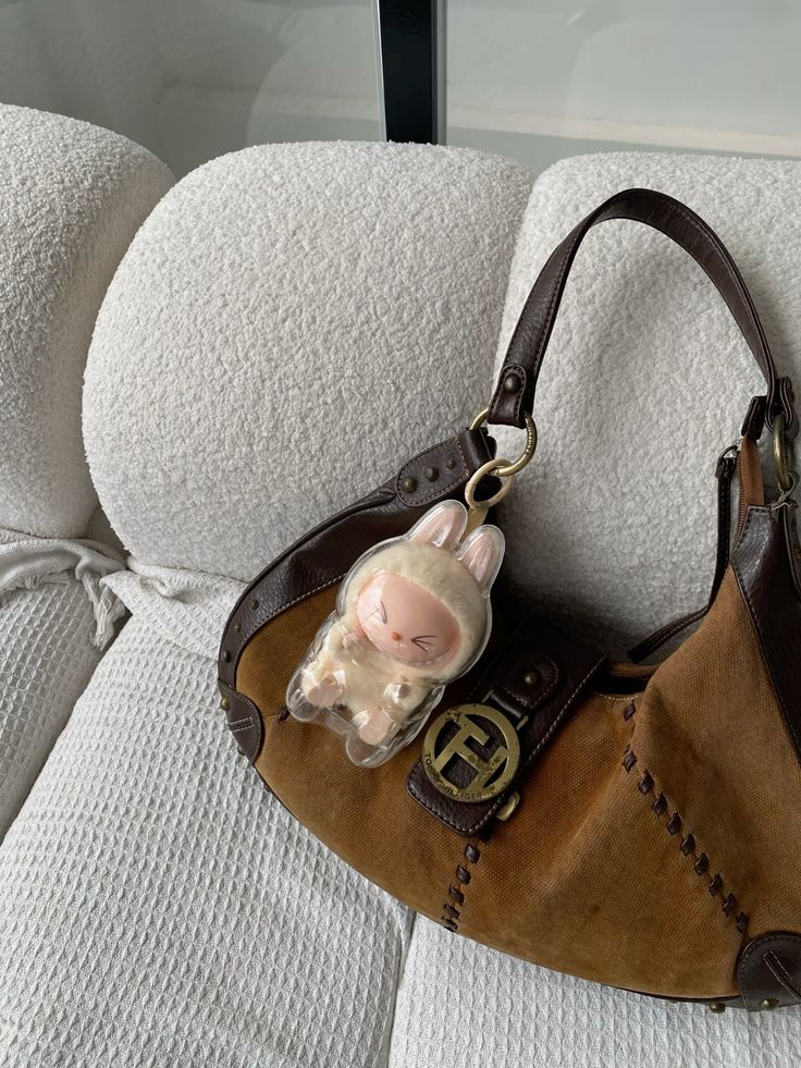 Самый трендовый аксессуар на сумку в 2025 году: вы удивитесь, когда увидите его!