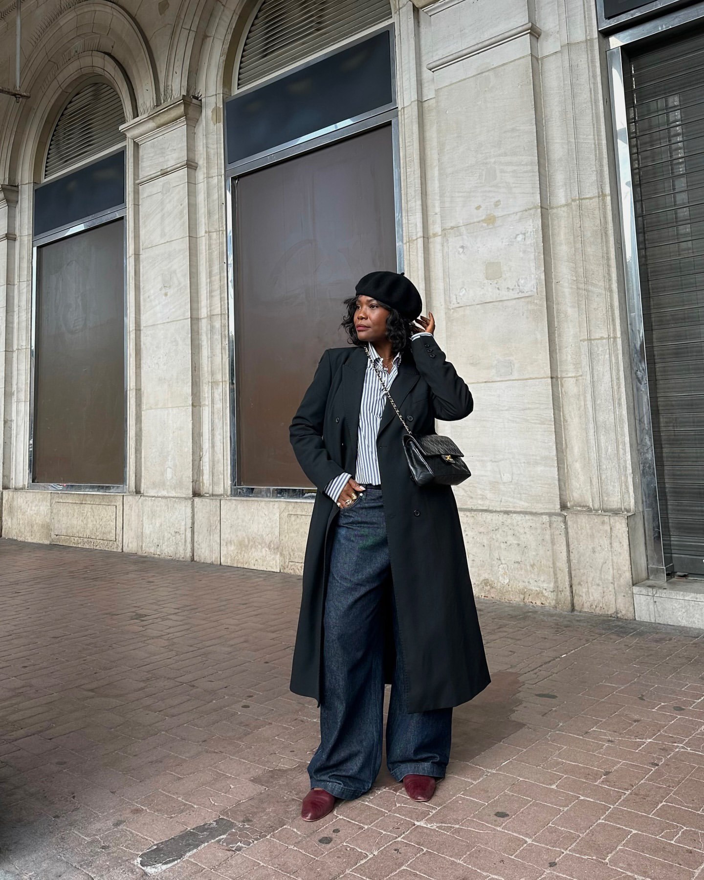 Базовый гардероб на осень: 5 стильных образов с джинсами, которые выделят вас из толпы