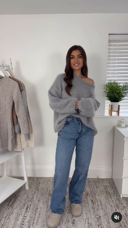 Як стилізувати сірий светр: блогерка показала 3 варіанти на кожен день (відео)