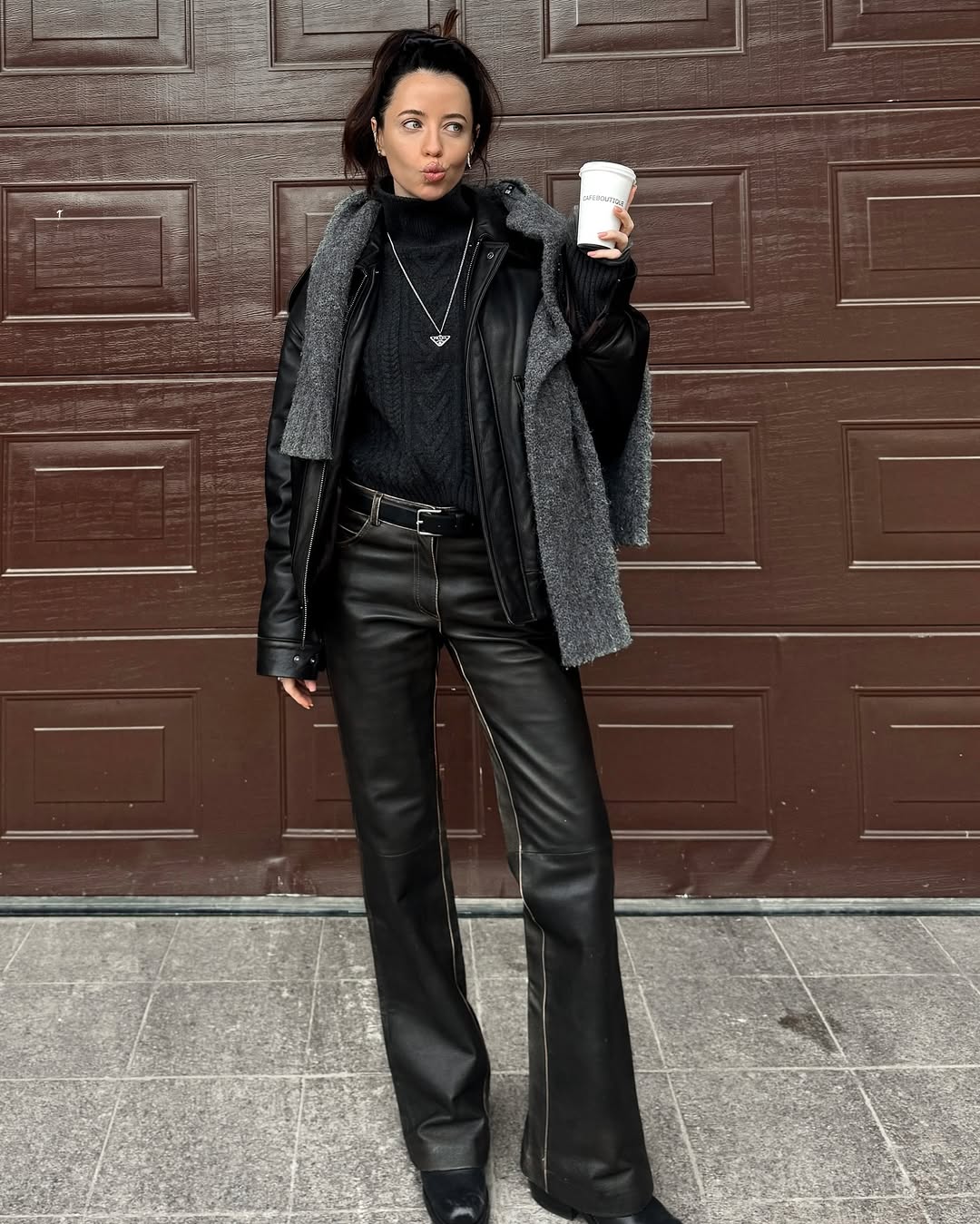 Total black: Надя Дорофєєва продемонструвала стильний образ, який зможе повторити кожна