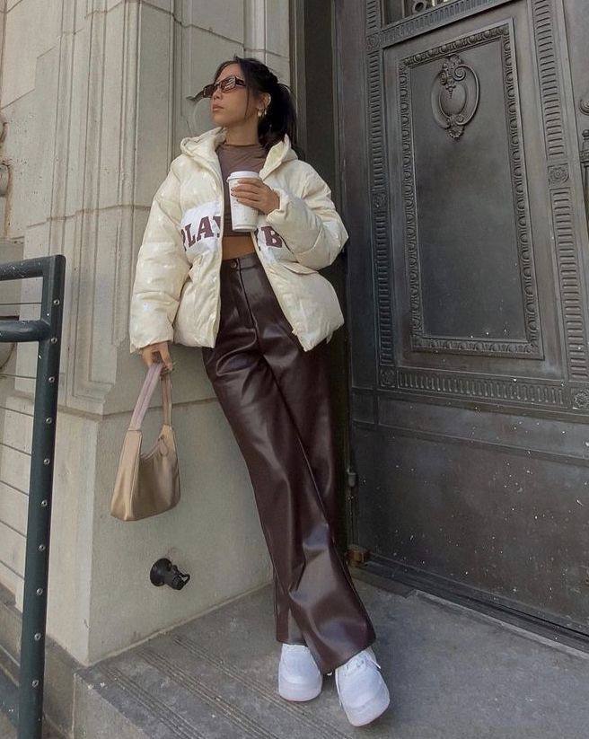Стиліст розповіла, як правильно підібрати шкіряні брюки, щоб залишатися у тренді