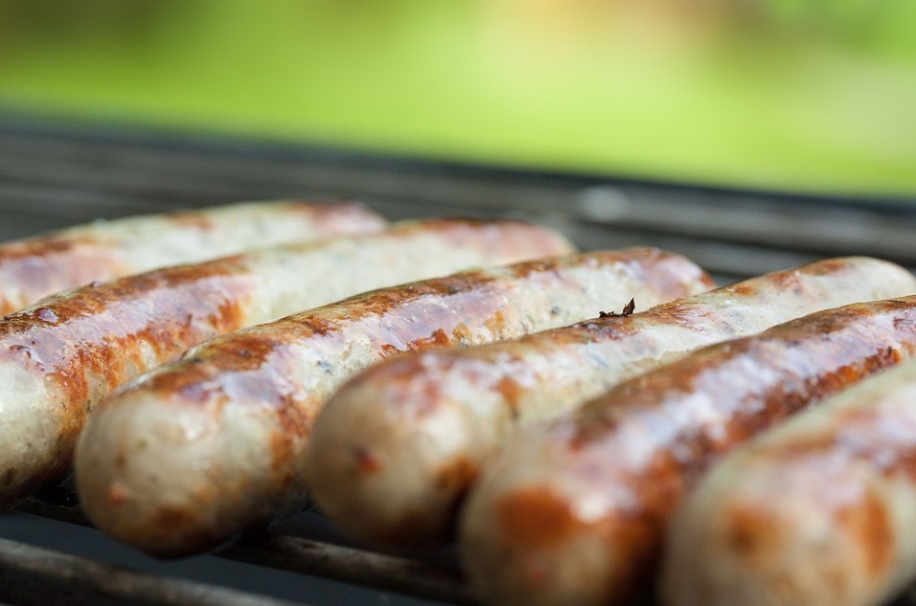 Мы готовим сосиски неправильно. Вот как нужно это делать